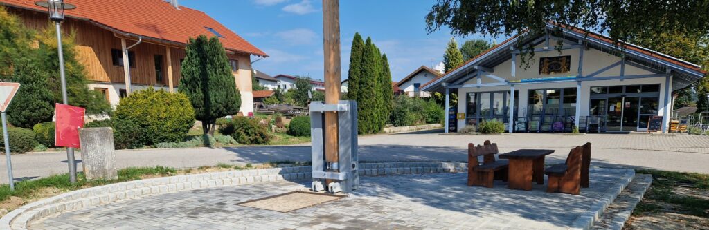 Maibaumplatz Dorfmitte Geratskirchen Ile Holzland Inntal